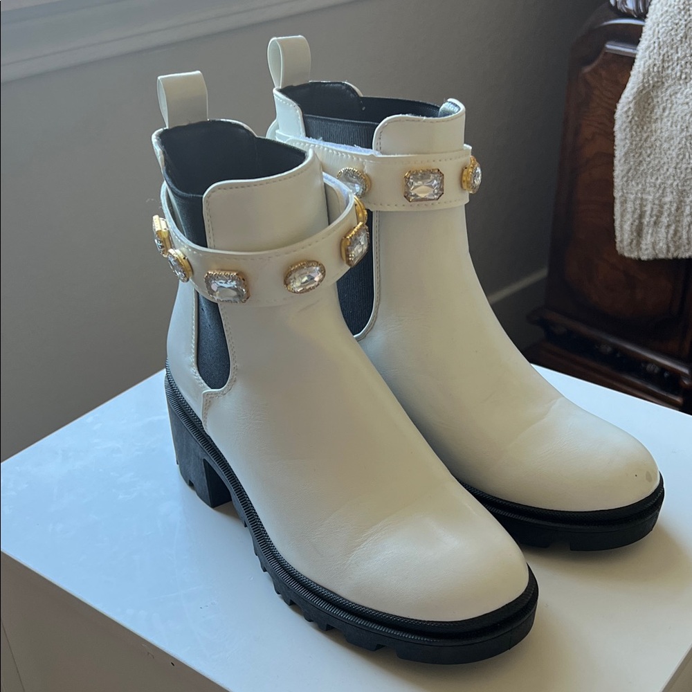 Elegant White Ankle Boots with Gold Accents